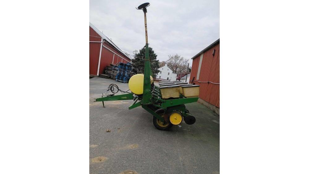 John Deere 7000 Sadiace stroje