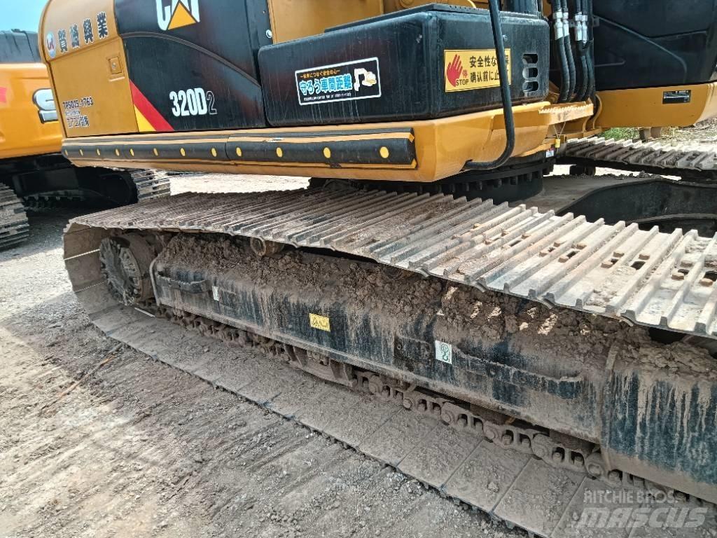 CAT 320D2 Midi rýpadlá 7 t - 12 t