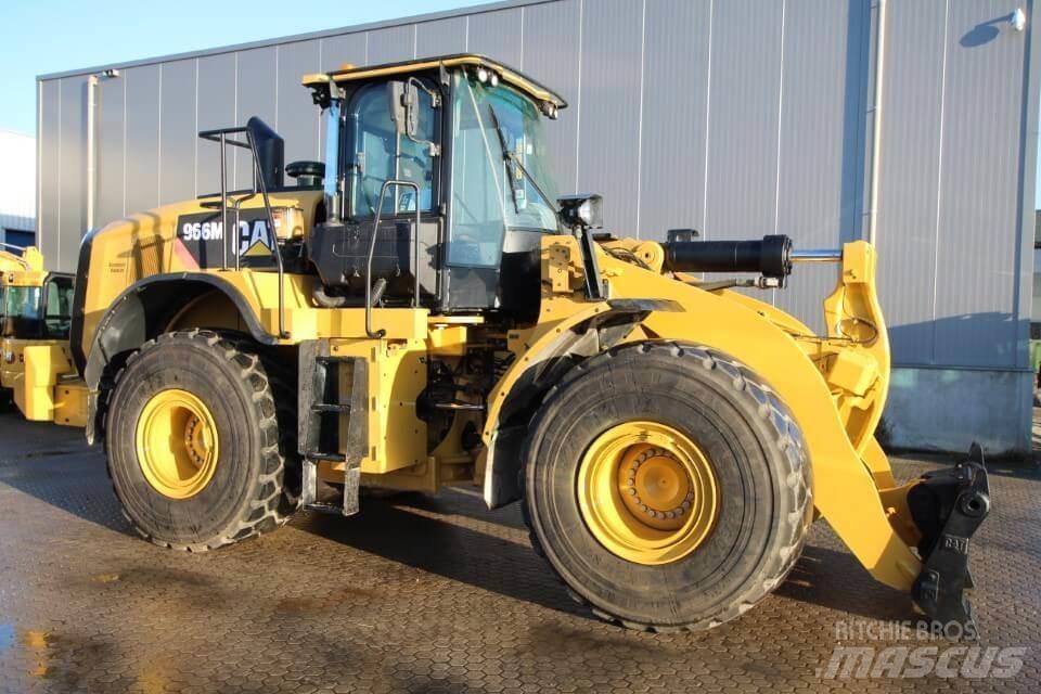 CAT 966M Kolesové nakladače