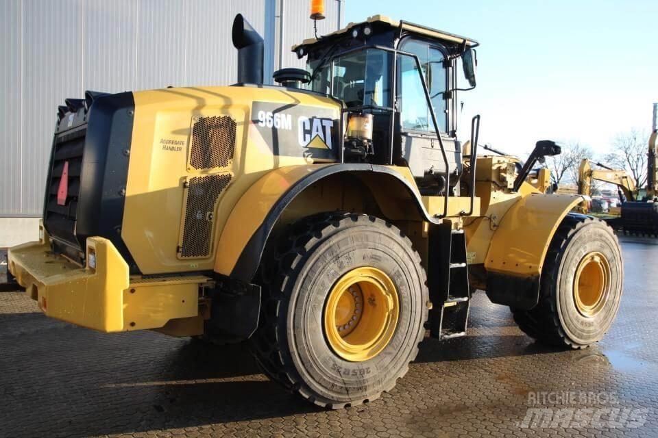 CAT 966M Kolesové nakladače
