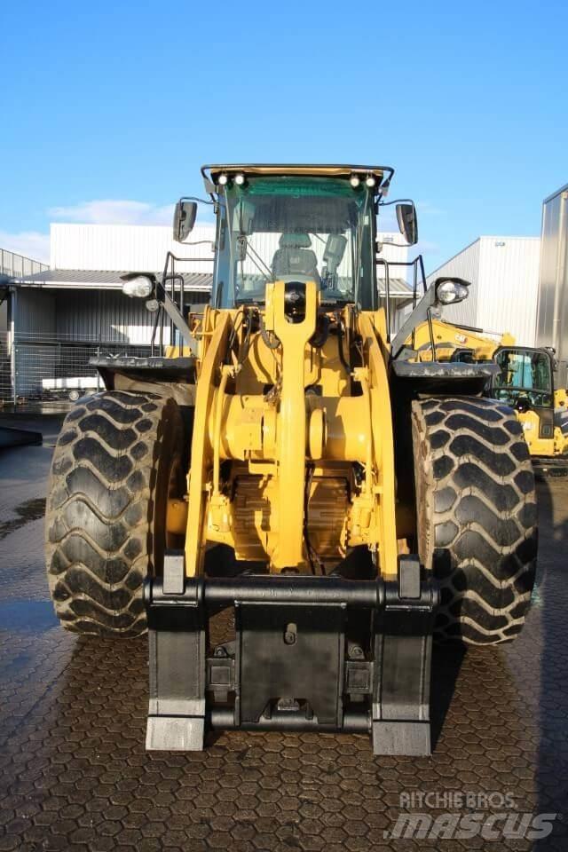 CAT 966M Kolesové nakladače