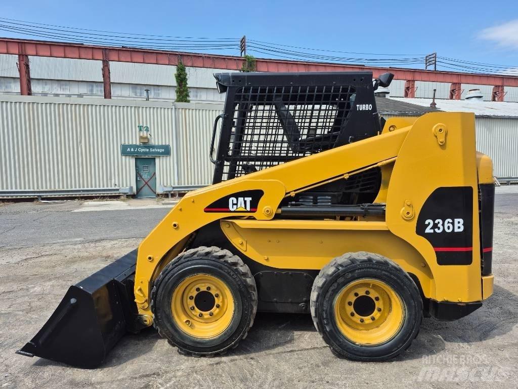 CAT 236 B Šmykom riadené nakladače