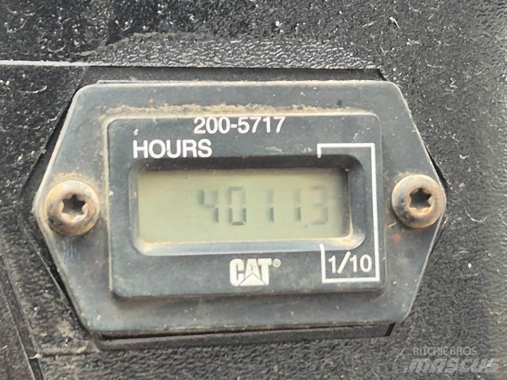 CAT 236 B Šmykom riadené nakladače