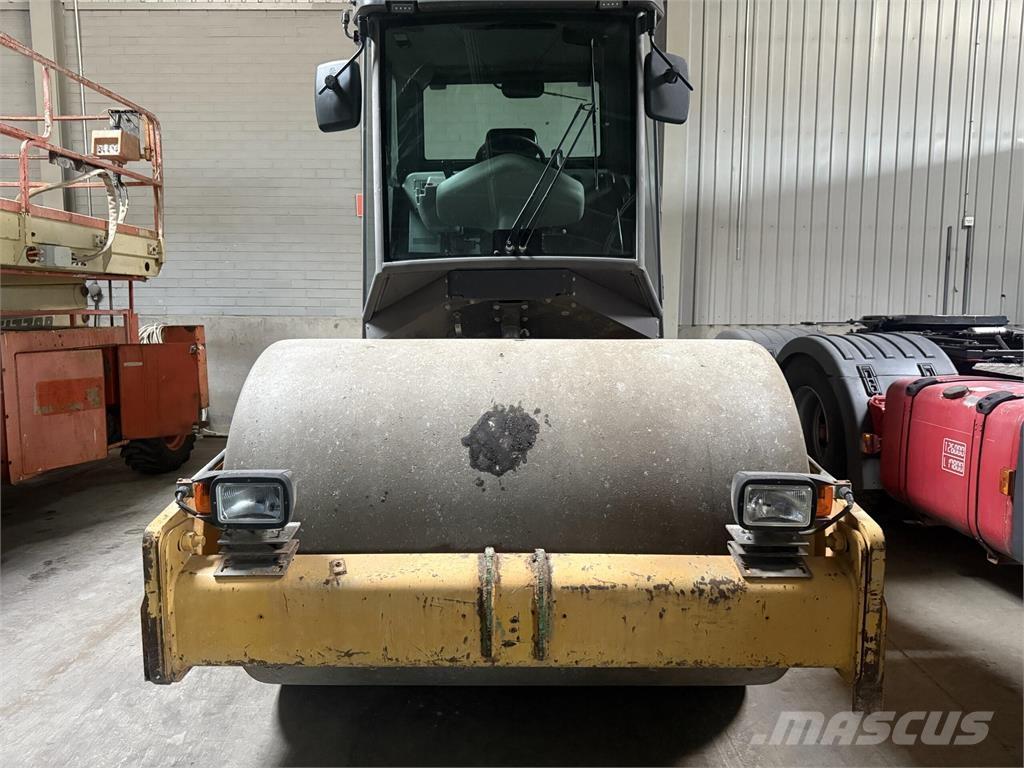 Volvo SD77 Ťahačové valce