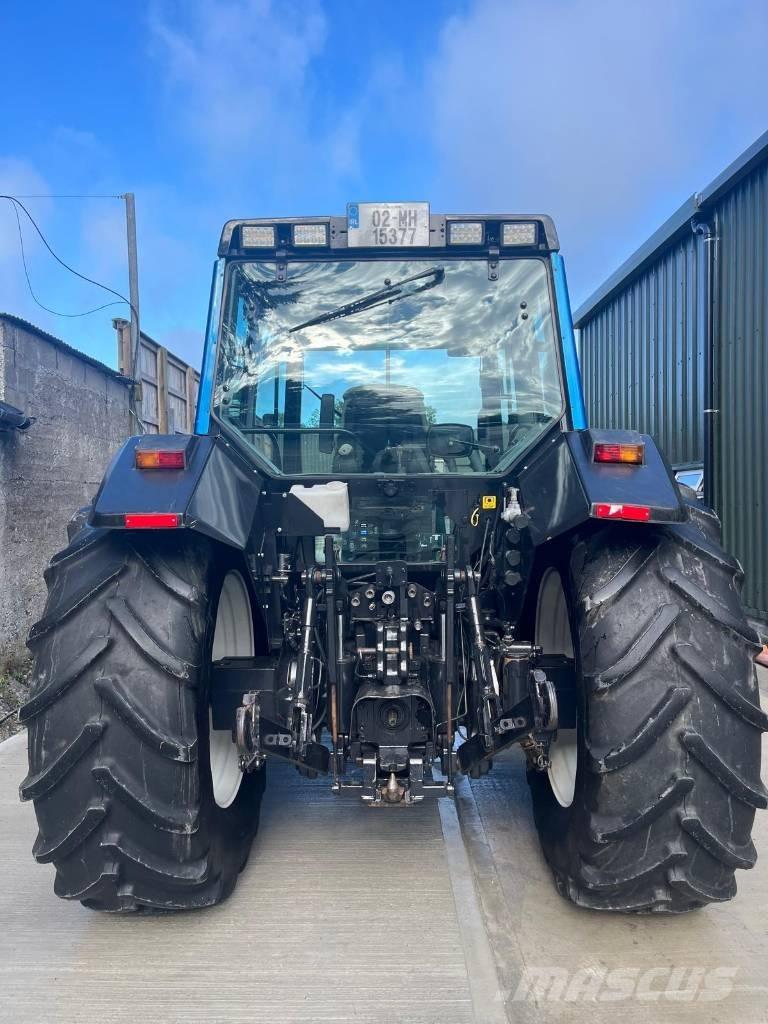 Valtra 8950 HiTech 4 Traktory