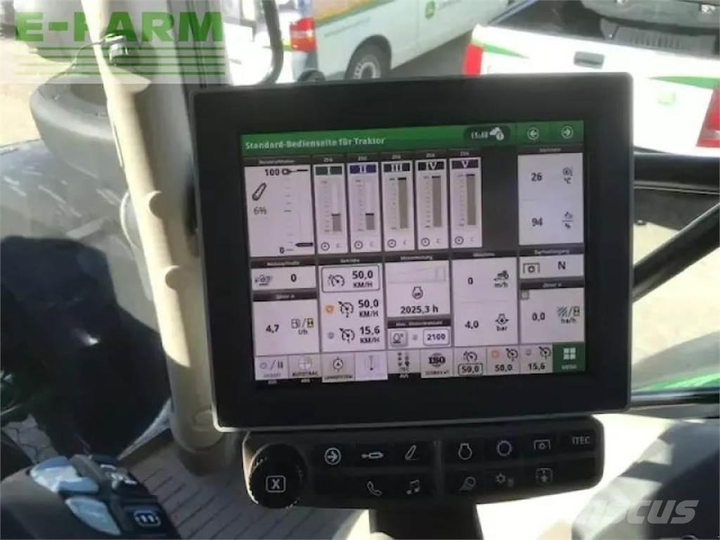 John Deere 6215r Traktory