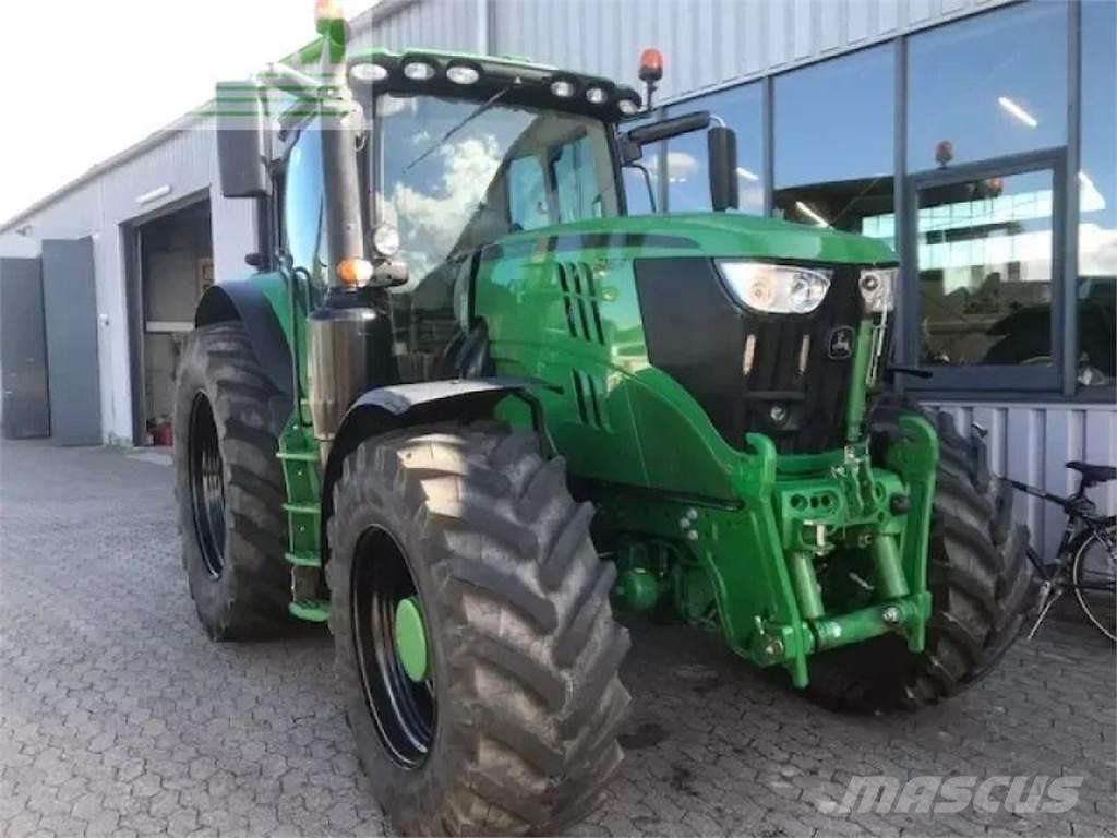 John Deere 6215r Traktory