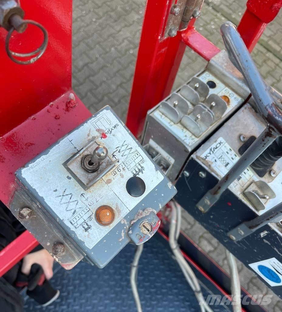 SkyJack SJ 6832 RT Nožnicové zdvíhacie plošiny