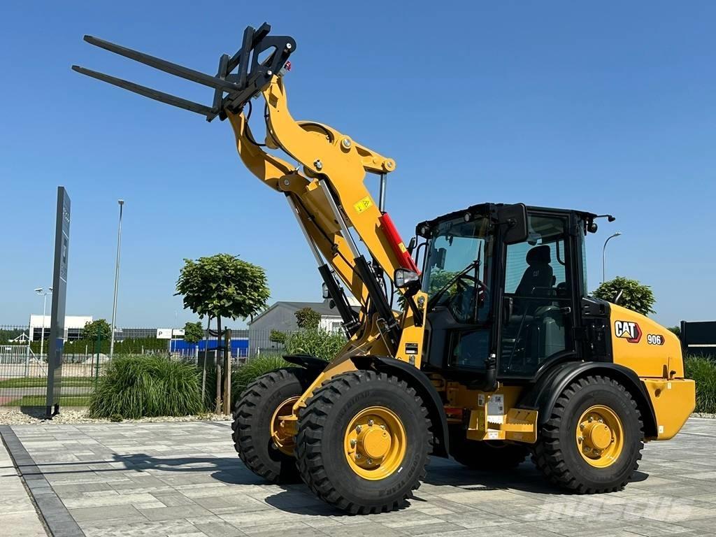 CAT 906 Kolesové nakladače