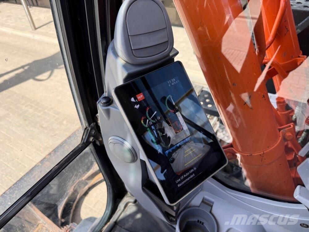 Hitachi ZX135USBL-7 Pásové rýpadlá