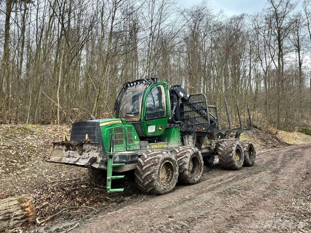 John Deere 1210 E Lesné traktory