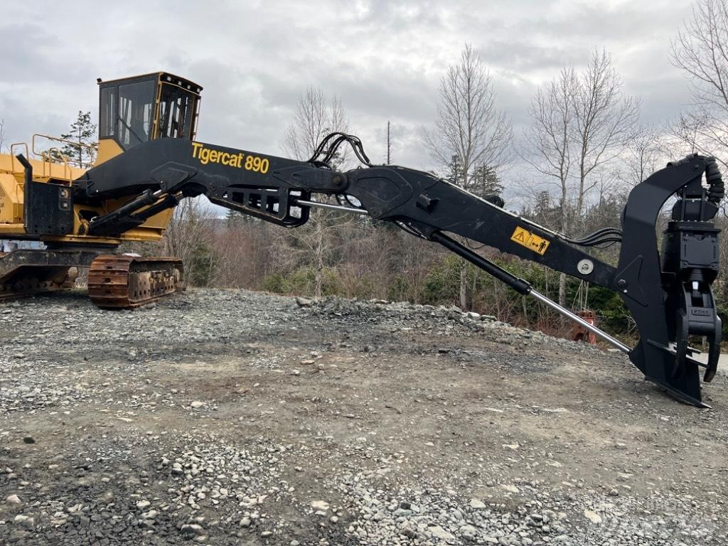 Tigercat 890 Lesné nakladače