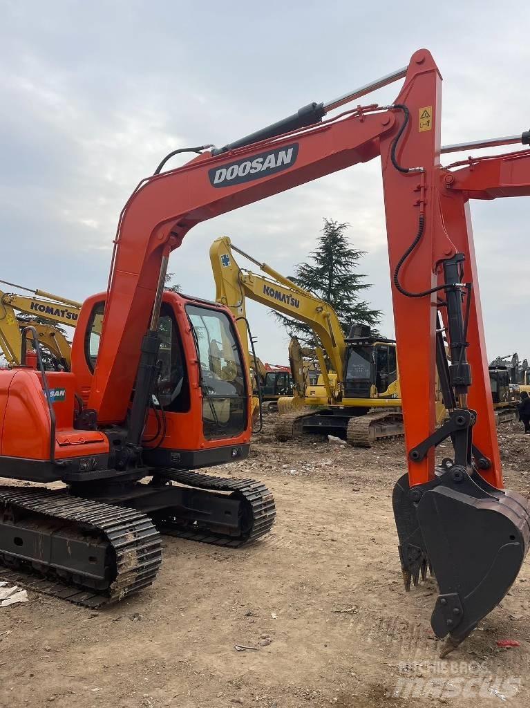 Doosan DX80 Midi rýpadlá 7 t - 12 t