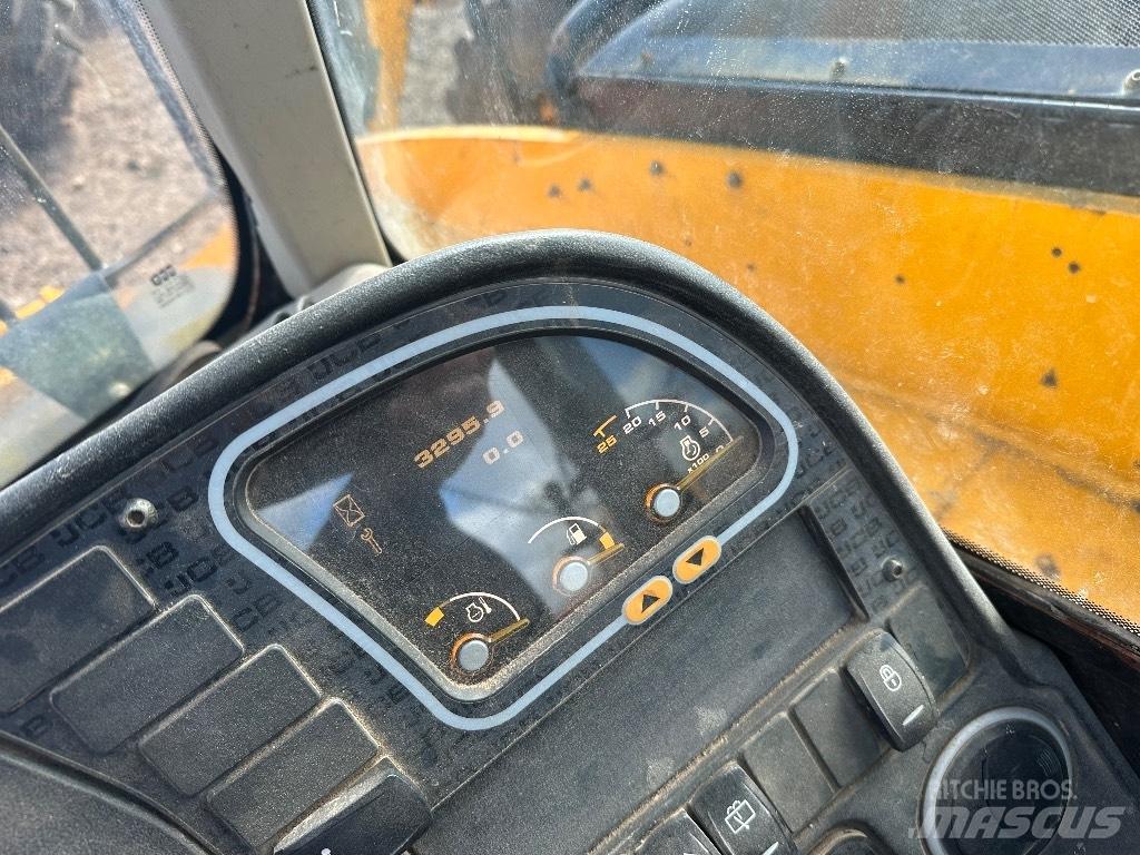 JCB 533-105 Teleskopické manipulátory