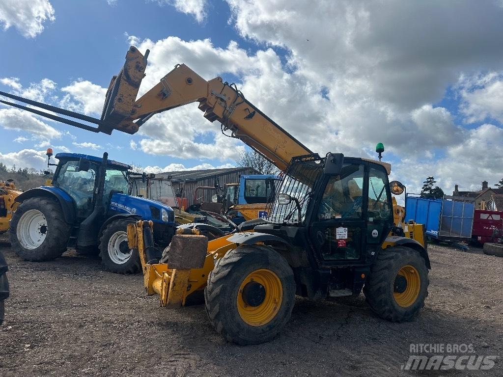 JCB 533-105 Teleskopické manipulátory