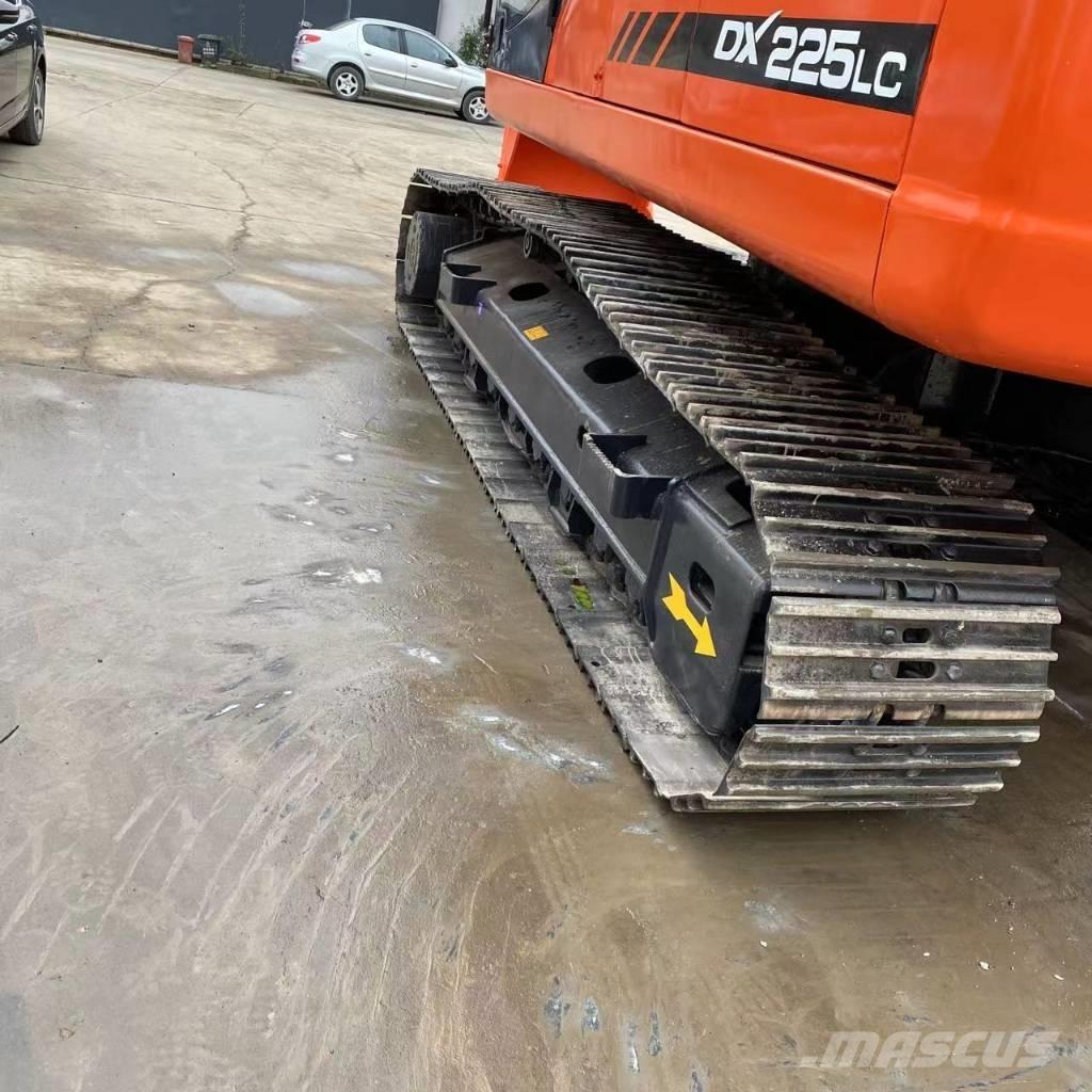Doosan DX 225 LC Pásové rýpadlá