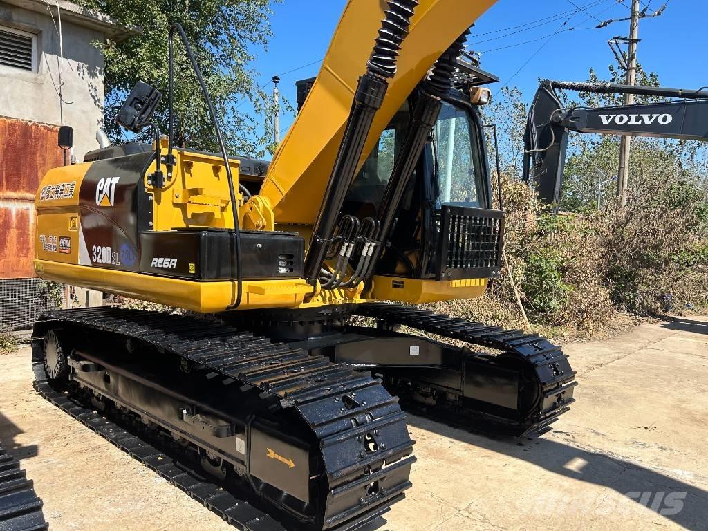 CAT 320D2L Pásové rýpadlá