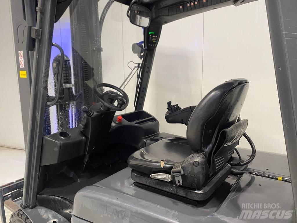 Linde E30L-01 Akumulátorové vozíky