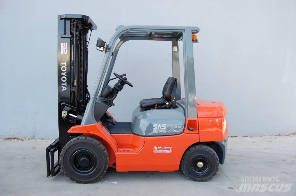 Toyota 7 FD 25 Dieselové vozíky