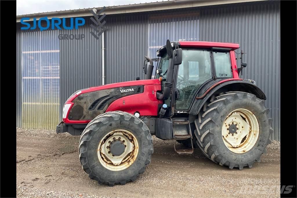 Valtra T153 Traktory