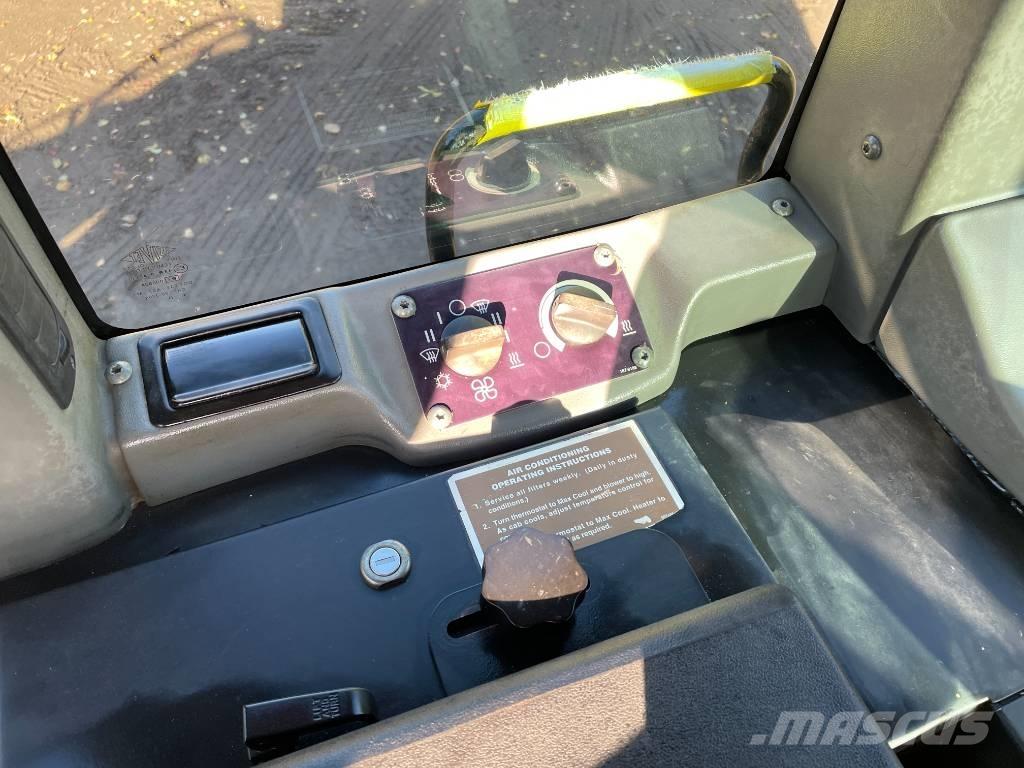 CAT 953 C Pásové nakladače