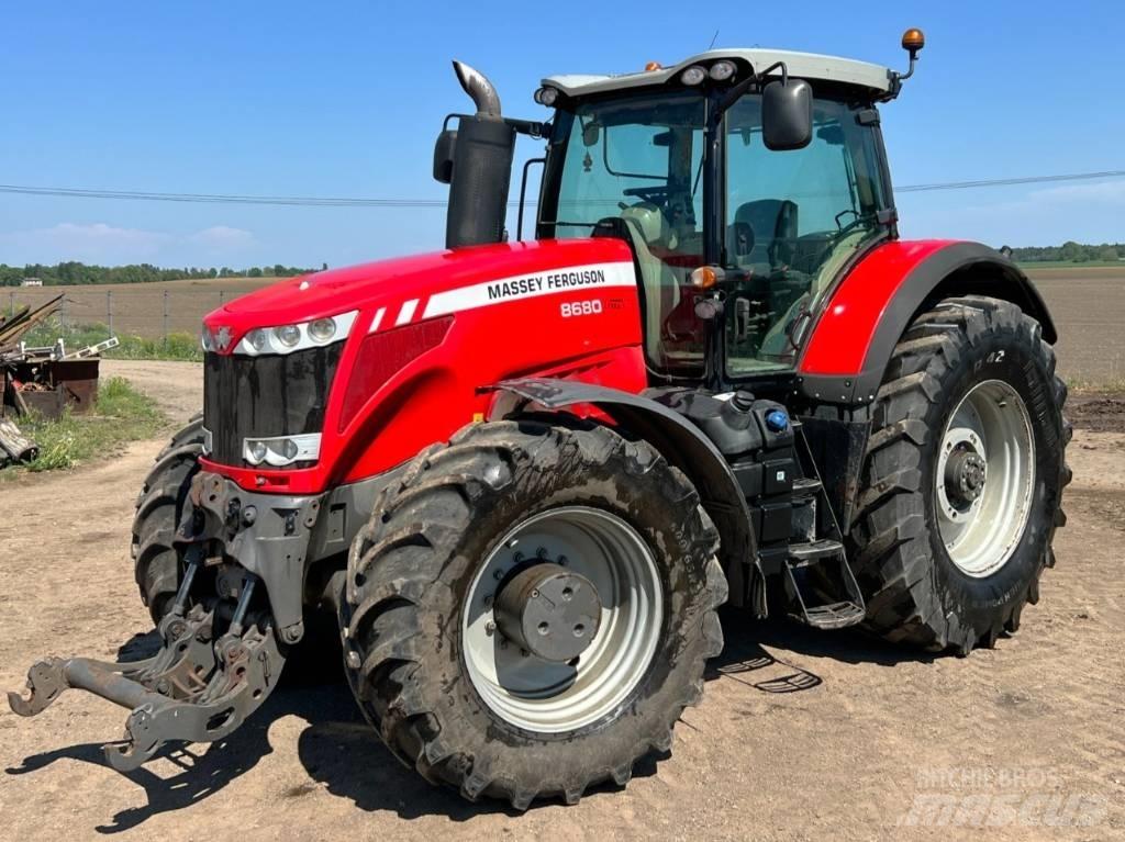 Massey Ferguson 8680 Traktory