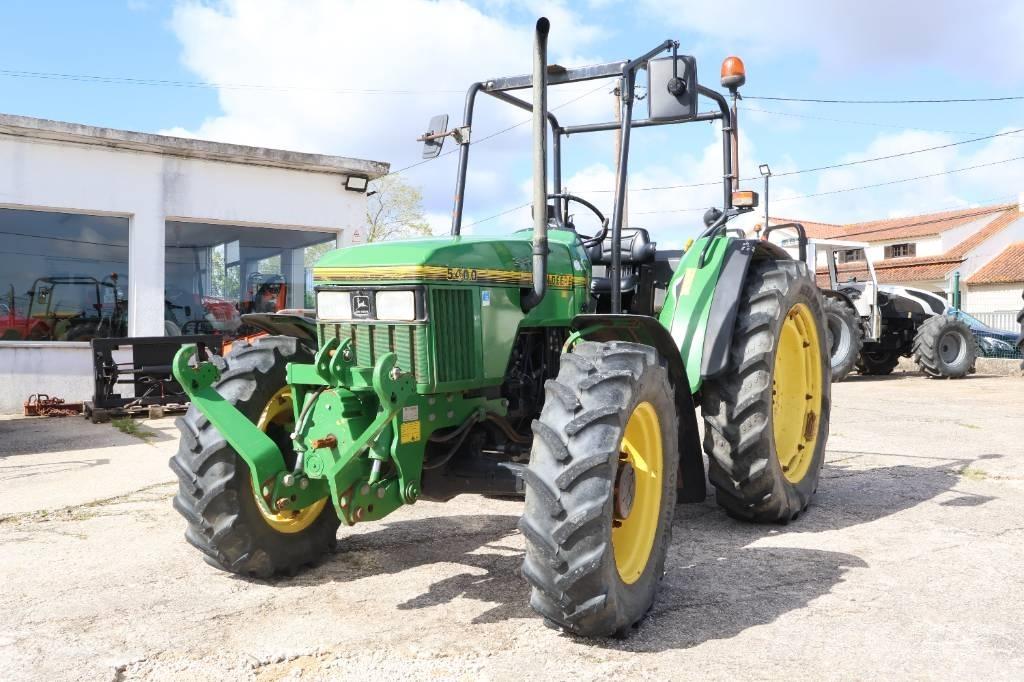 John Deere 5400 Traktory