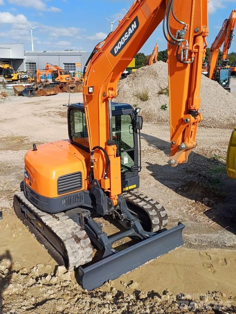 Doosan DX 85 R-3 Midi rýpadlá 7 t - 12 t