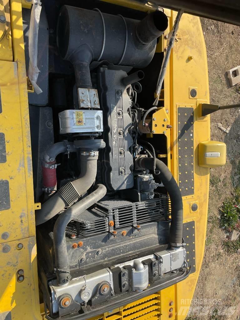 Komatsu 210 Pásové rýpadlá