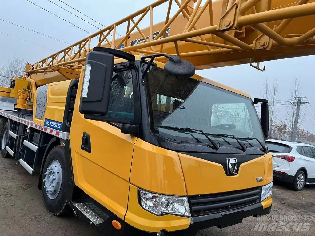 XCMG XCT 25 Univerzálne terénne žeriavy