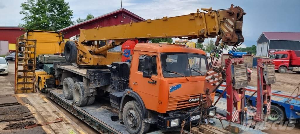 Kamaz 53215 Univerzálne terénne žeriavy