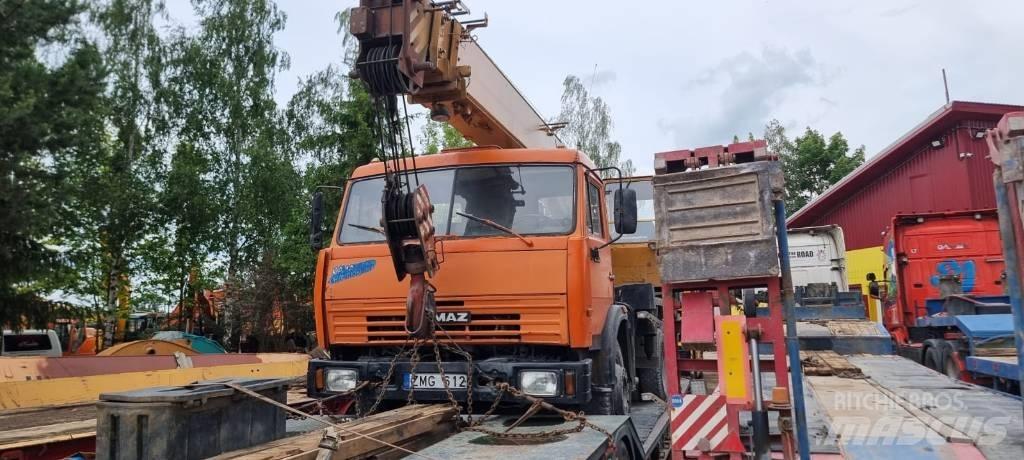 Kamaz 53215 Univerzálne terénne žeriavy