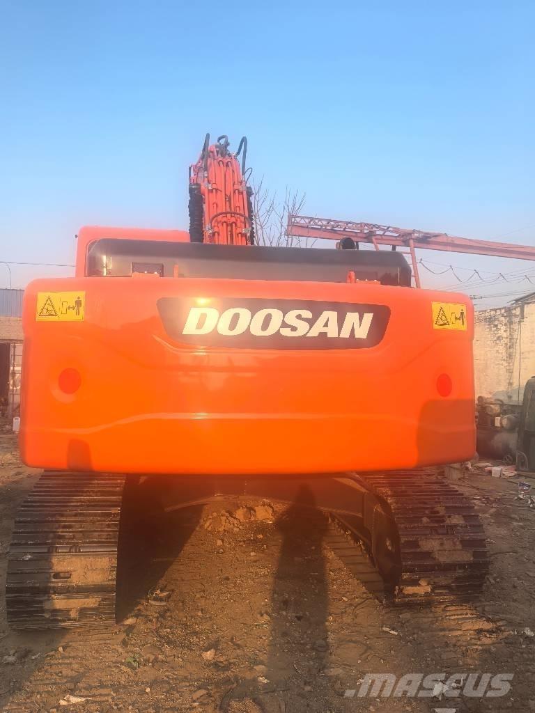 Doosan DX225 Pásové rýpadlá