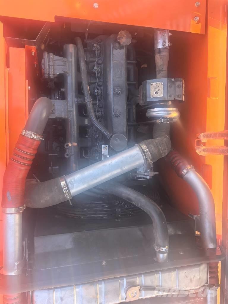 Doosan DX225 Pásové rýpadlá