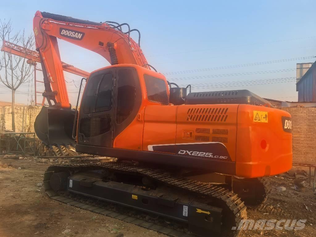 Doosan DX225 Pásové rýpadlá