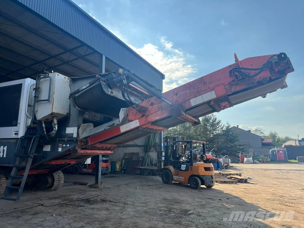 Sandvik QJ 241 Mobilné drviče