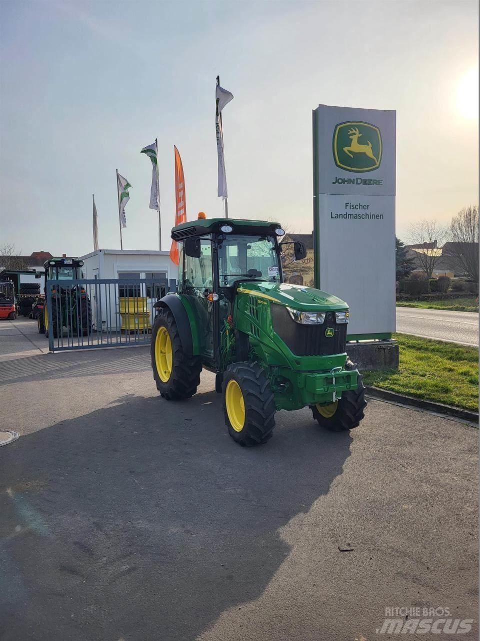 John Deere 5075GN Traktory