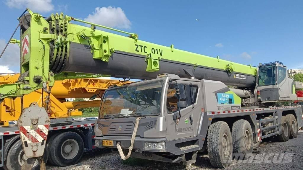 Zoomlion ZTC800 Univerzálne terénne žeriavy