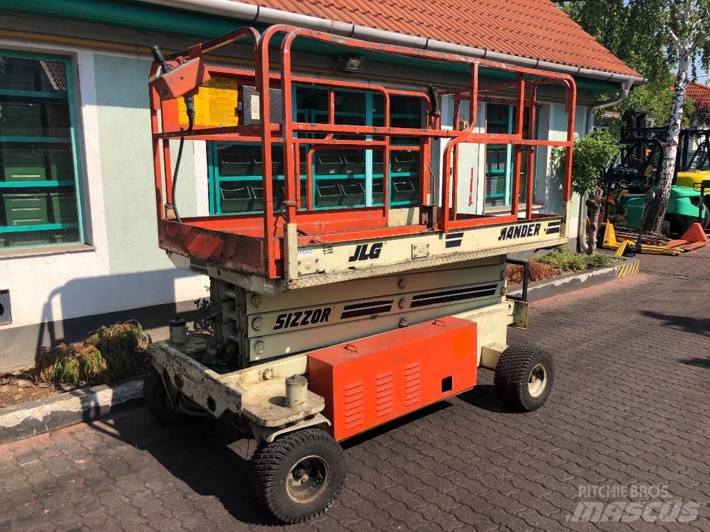 JLG CM2558    V-3343 Vertikálne stĺpové výťahy