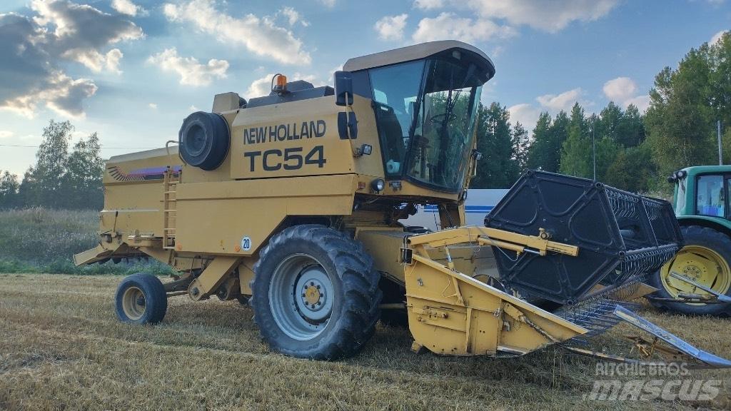 New Holland TC 54 Kombinované zberacie stroje