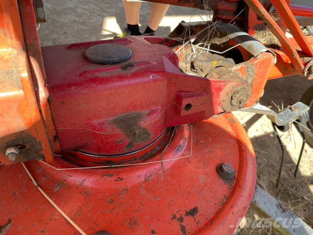 Fella TH 800 Obracače a zhrabovače sena