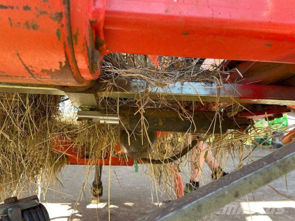 Fella TH 800 Obracače a zhrabovače sena