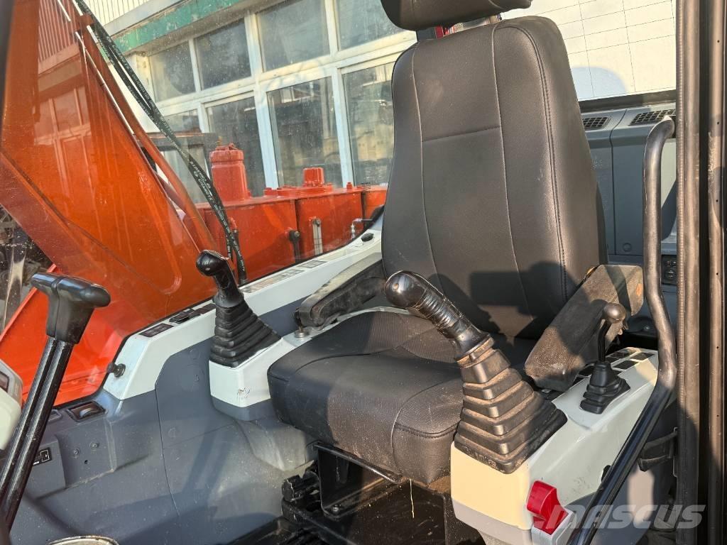 Doosan DX 75 Pásové rýpadlá