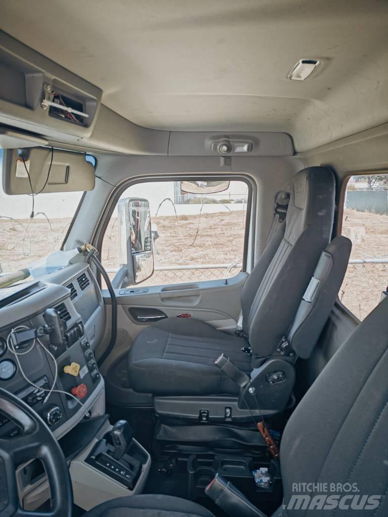 Peterbilt 579 Nákladní vozidlá na prepravu automobilov