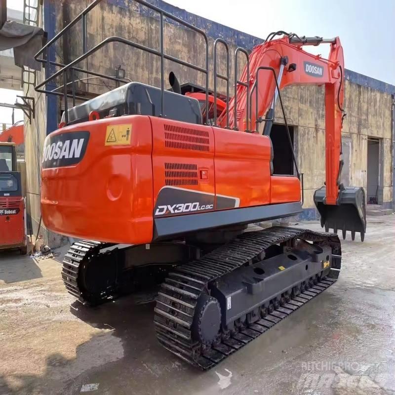 Doosan DX 300 LC-9C Pásové rýpadlá