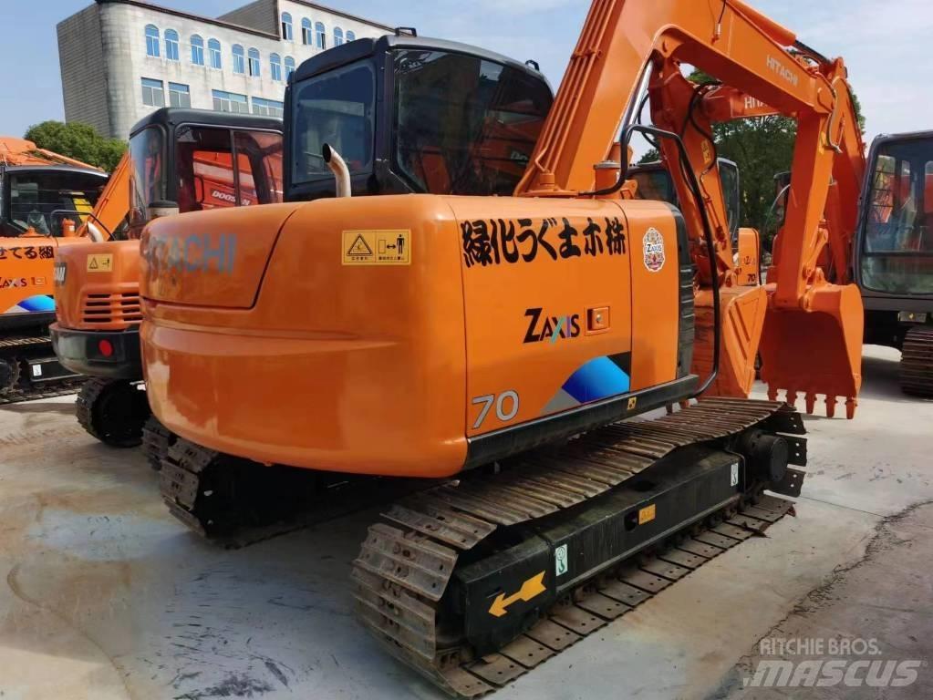 Hitachi ZX70 Midi rýpadlá 7 t - 12 t