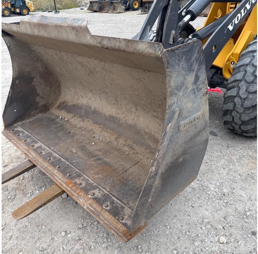 Volvo L25F Kolesové nakladače
