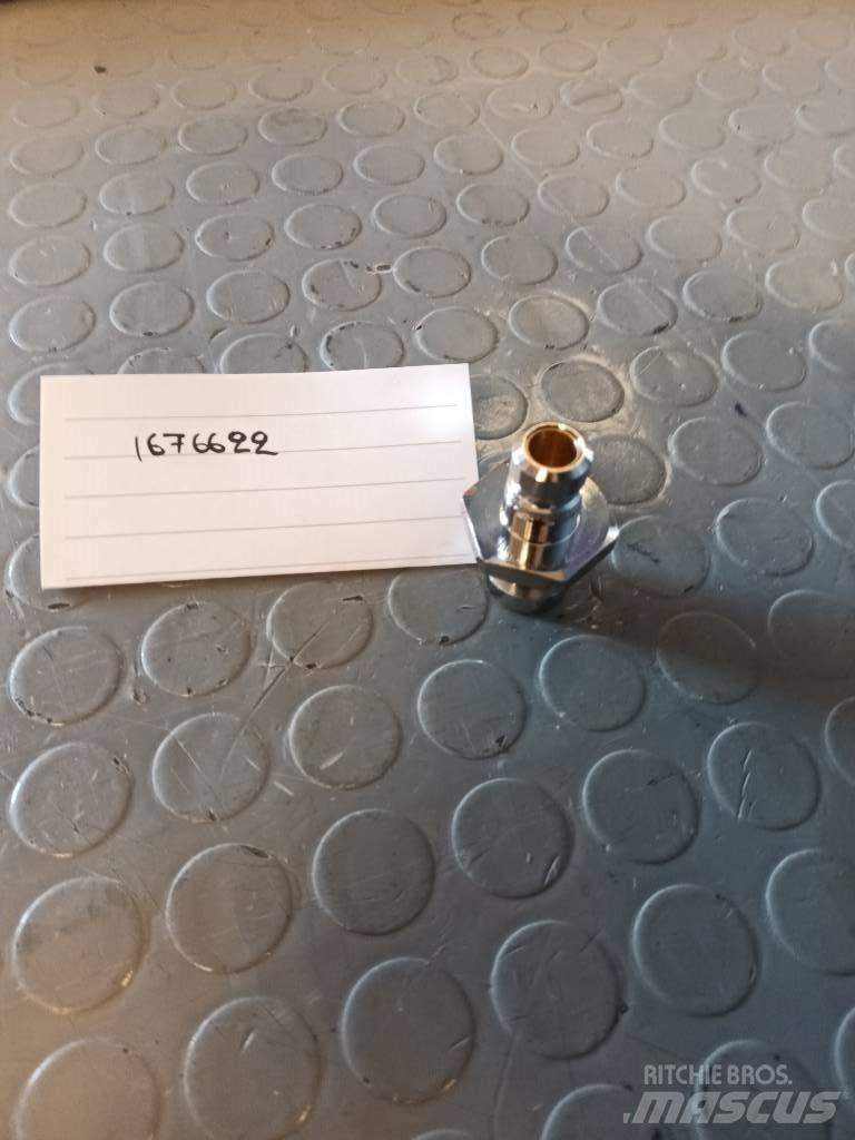Volvo NIPPLE 1676622 Doprava – ostatné