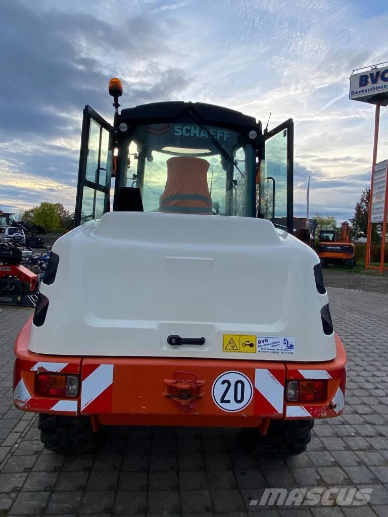 Yanmar V 100 Kolesové nakladače