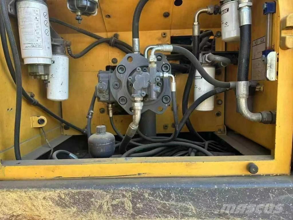 Volvo EC 210 Pásové rýpadlá